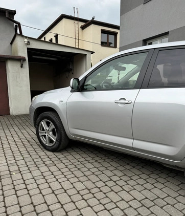 Toyota RAV4 cena 30000 przebieg: 233000, rok produkcji 2007 z Szubin małe 191